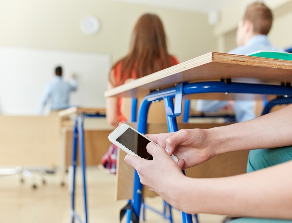 Image of AB 3216 Amends Education Code Section 48901.7 to Require School Districts to Restrict Cell Phone Use